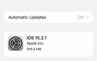 iOS 15.2.1 Update Screen on iPhone 12 mini